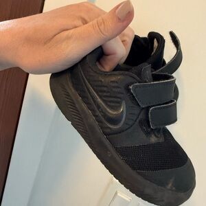 Nike Kids Black Velcro Sneakers